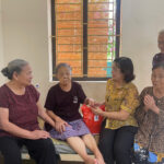 Chi hội Người cao tuổi Trung tâm Bảo trợ xã hội tỉnh Quảng Ninh thăm hỏi, động viên hội viên sau thời gian điều trị tại Bệnh viện